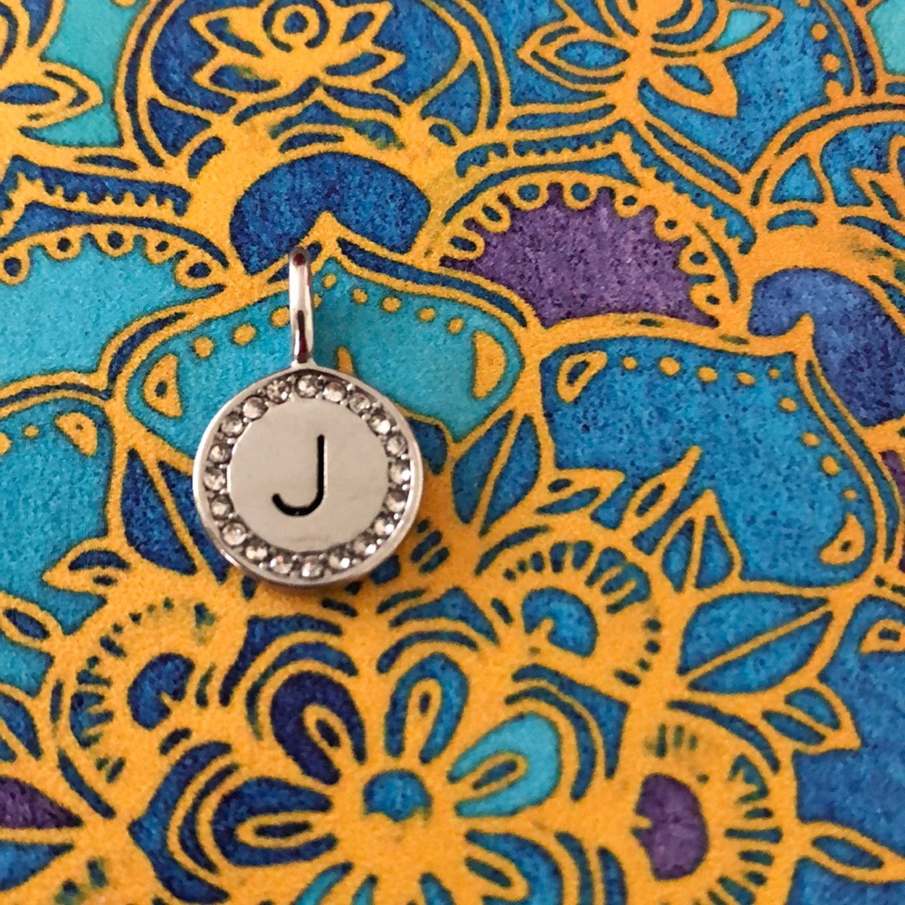 Tresors charm J